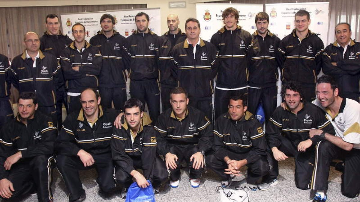 La selección española, con Juanín, se presentó ayer.