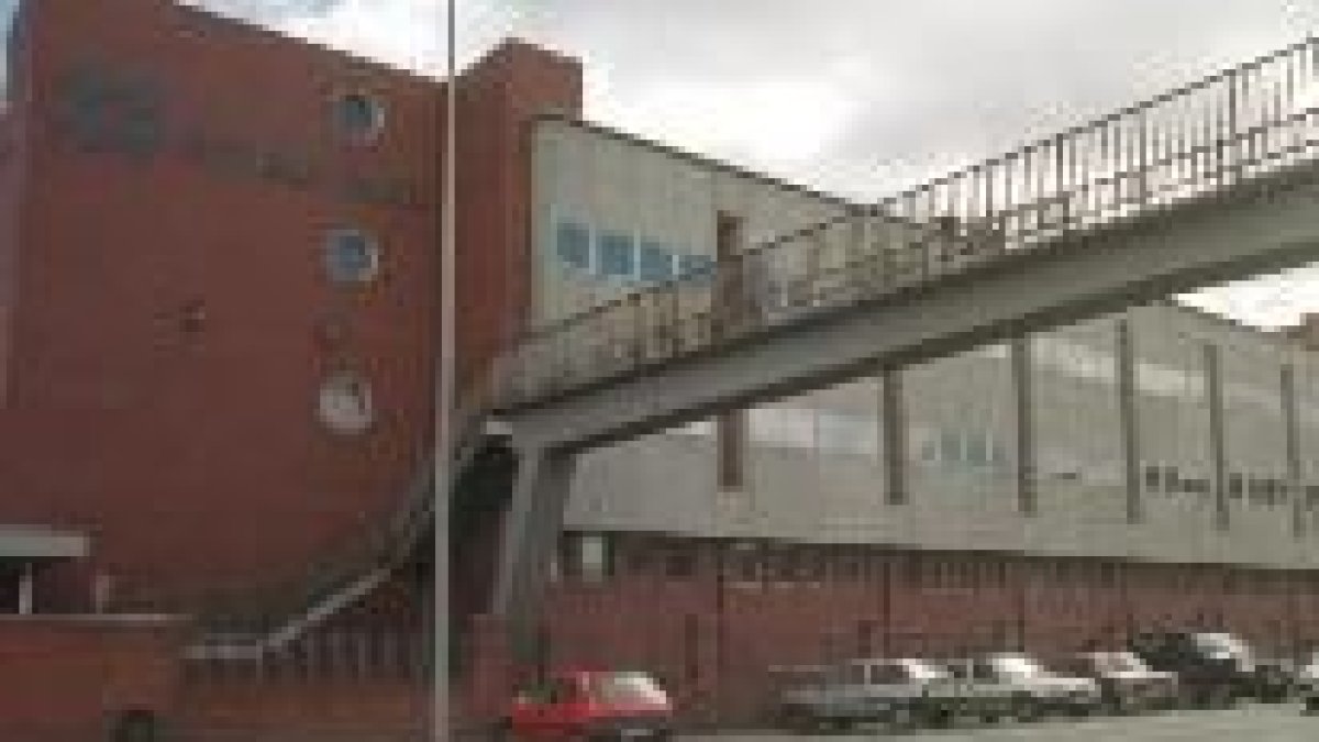 Imagen exterior de la fábrica de Antibióticos que parece puede ser comprada por Laboratorios Ovejero