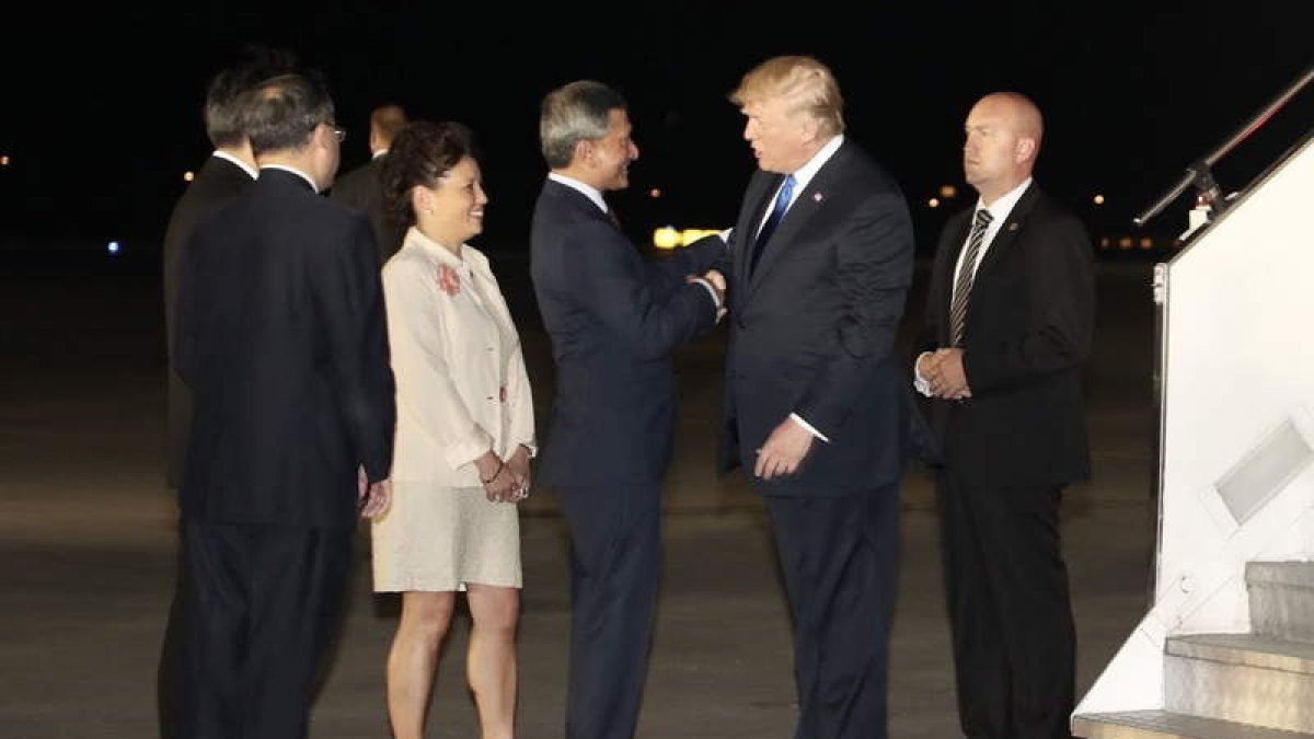 El ministro de Exteriores da la bienvenida a Trump. TERENCE TAN