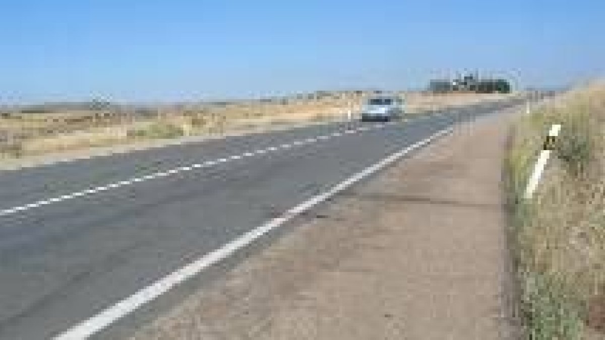 El siniestro se produjo en la N-VI, en cuya calzada quedaron abundantes manchas de sangre