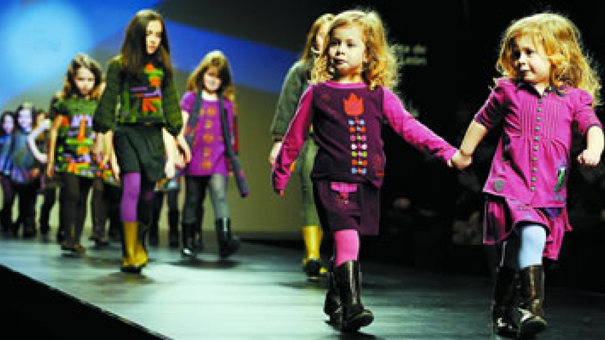 Desfile de Rosalita Señoritas, que abrió la Pasarela de la Moda de Castilla y León.
