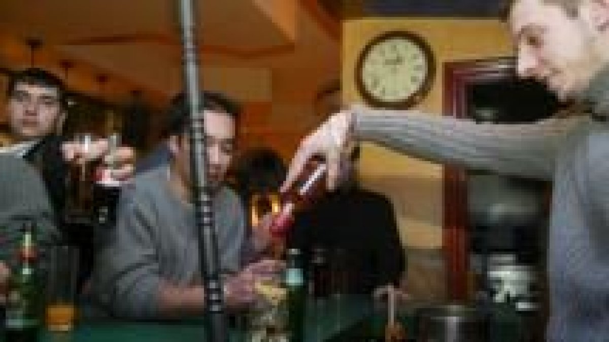 La tasa de paro se redujo fundamentalmente en el sector servicios, por la temporada turística