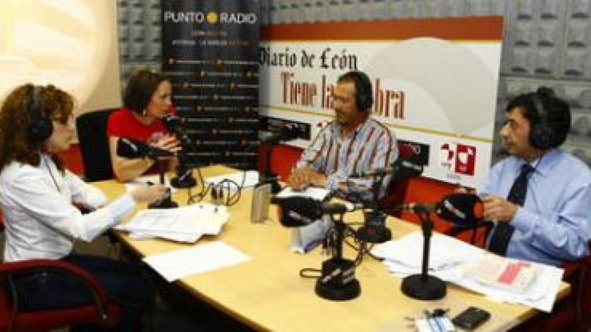 Natalia Rodríguez, la moderadora Nuria González, Joaquín Llamas y Jaime González, durante la tertuli