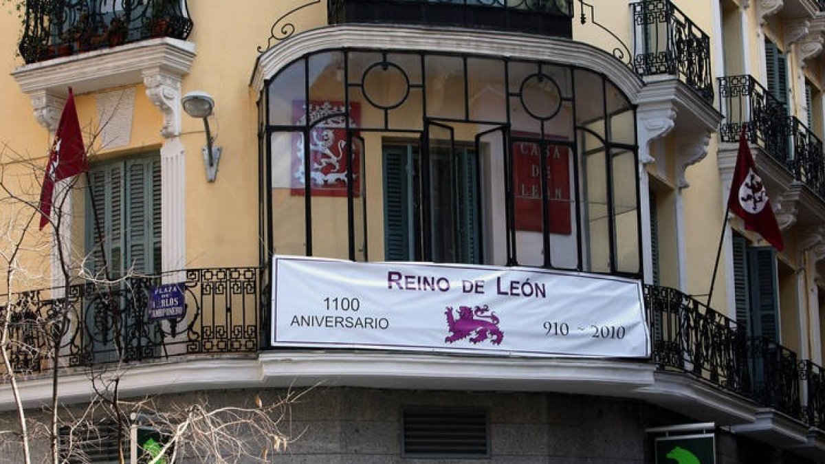 Pancarta alusiva al Reino de León en Madrid. RAQUEL P. VIECO