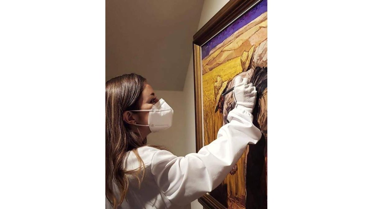 Trabajos de restauración en una obra de arte. DL