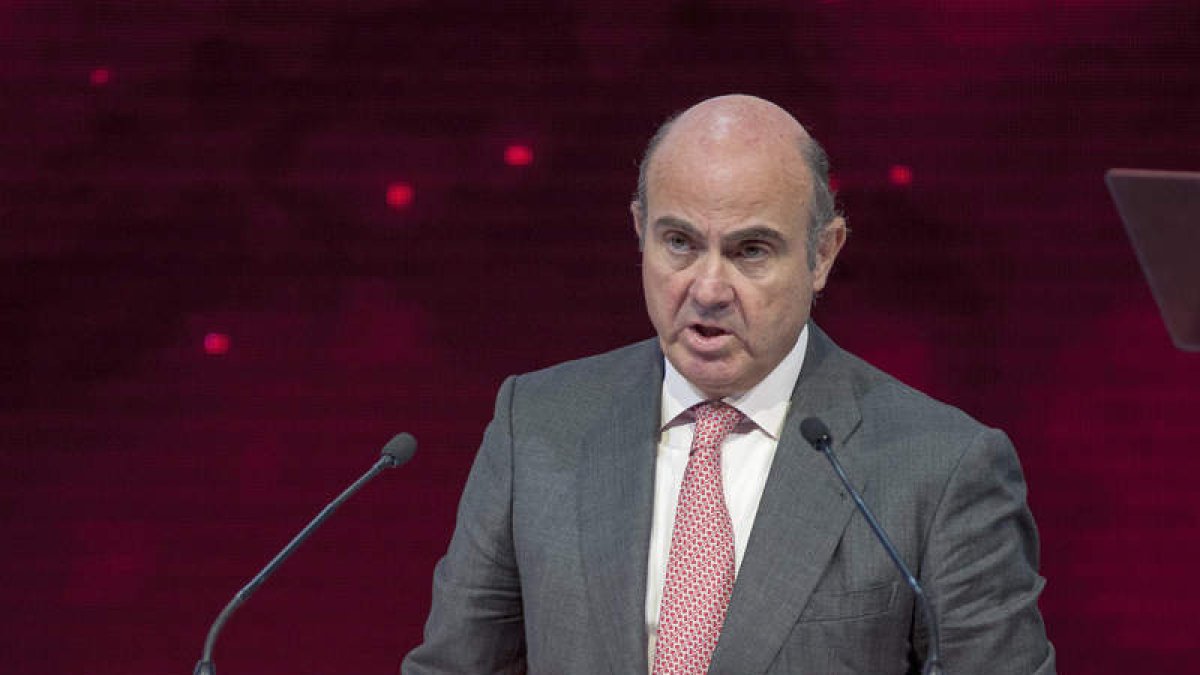 El ministro de Economía, Luis de Guindos, en un acto ayer. EFE