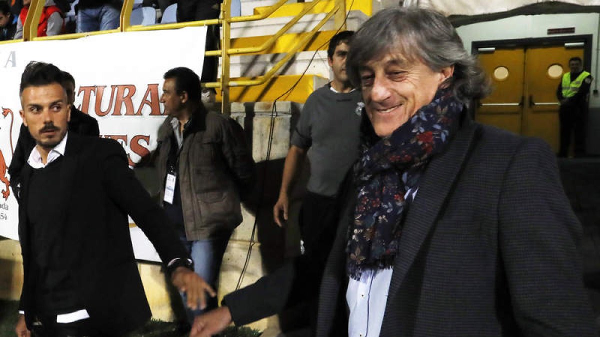 Enrique Martín, a la derecha, junto con Rubén de la Barrera cuando el Albacete visitó el Reino.