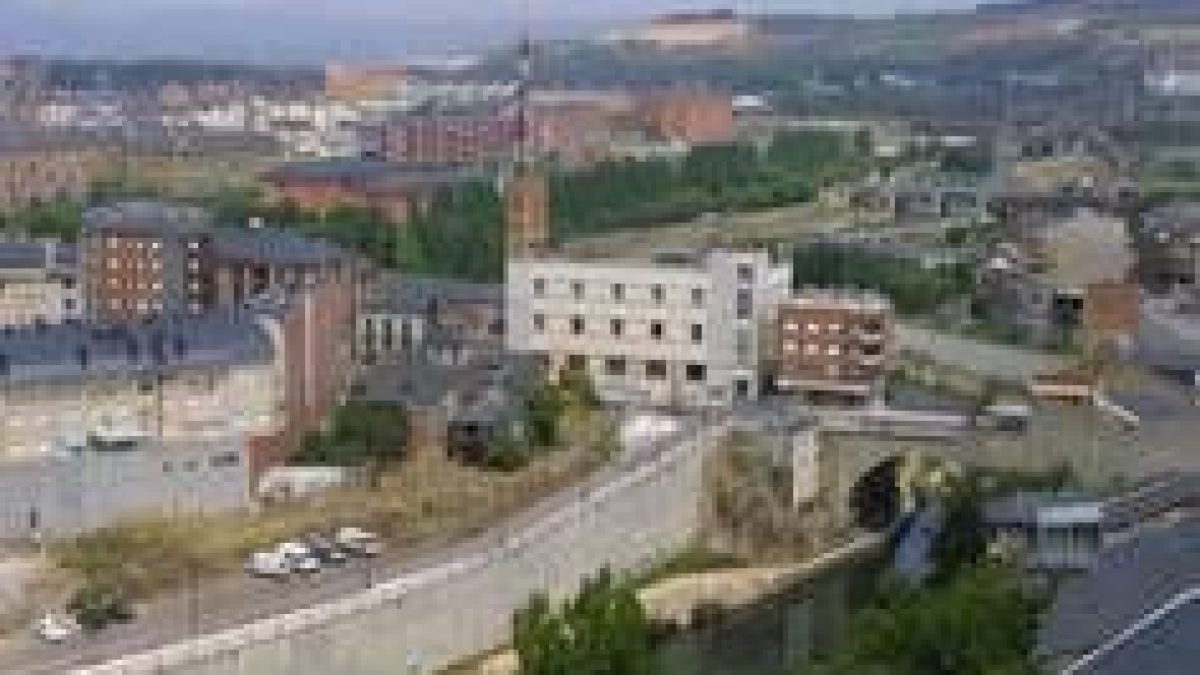 Vista de Ponferrada desde la ladera del castillo templario, en una imagen tomada recientemente