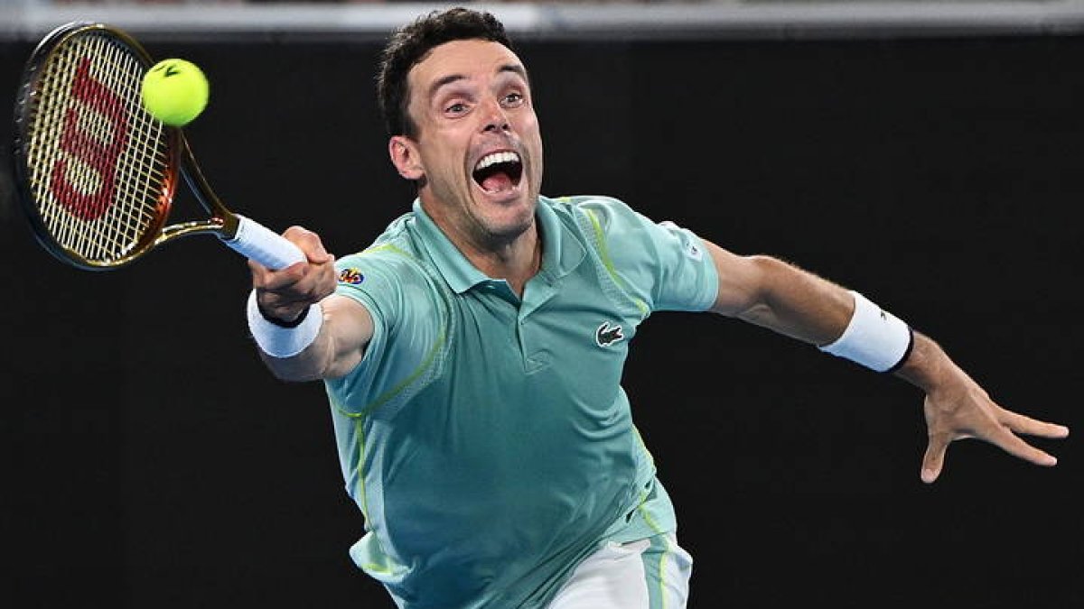 Roberto Bautista se despidió del Abierto de Australia tras caer frente a Tommy Paul. CARRETT