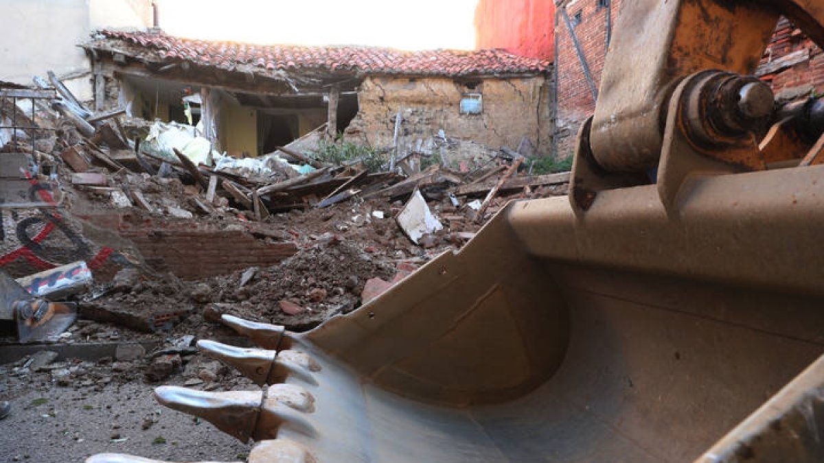 El pasado 17 de noviembre comenzó el derribo de edificios de la nueva ronda interior. RAMIRO