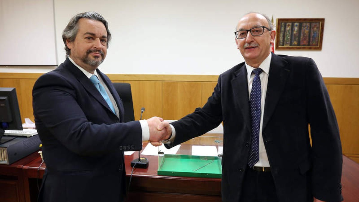 Abel Fernández (izquierda) y Álvarez Tejerina (derecha).