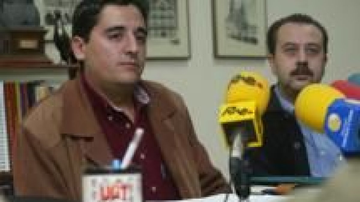José Eugenio Toral, a la izquierda, durante la rueda de prensa de ayer