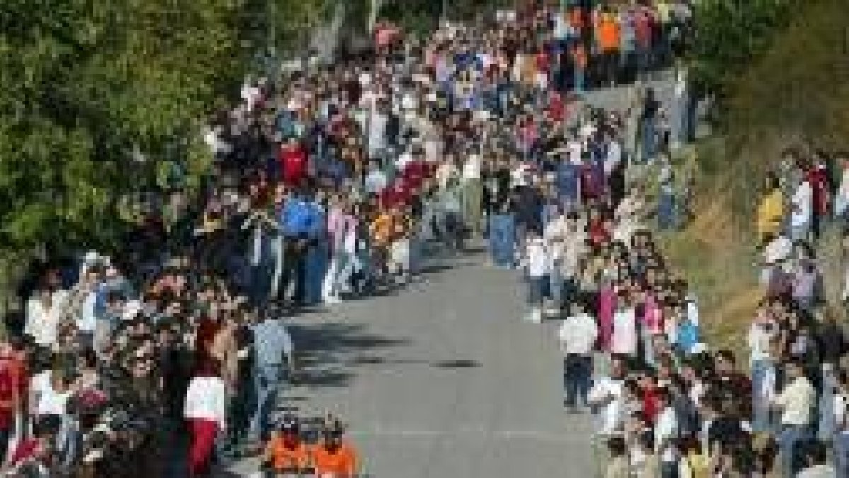 Las pruebas de autos locos tienen gran aceptación en las fiestas