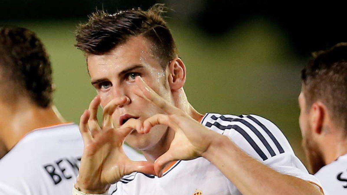 Bale festeja su primer gol como jugador del Real Madrid.