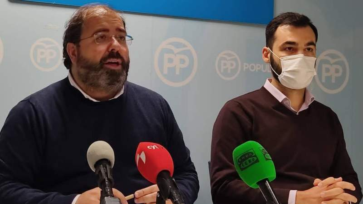Casero y Fernández, prologaron ayer las jornadas del PP. DL