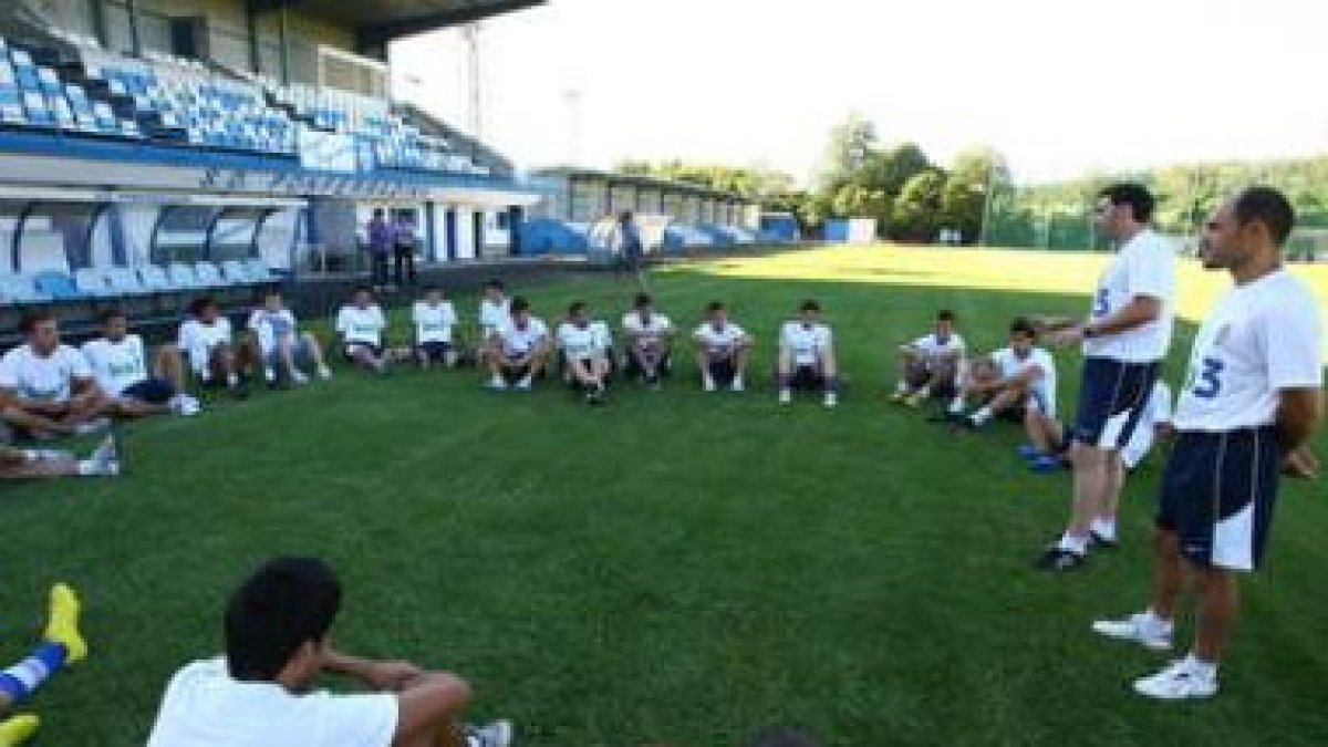 El club berciano espera que muy pronto Miguel Ángel Lozano forme parte de la plantilla blanquiazul.