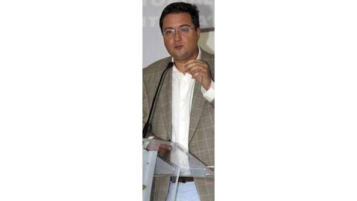 Óscar López.
