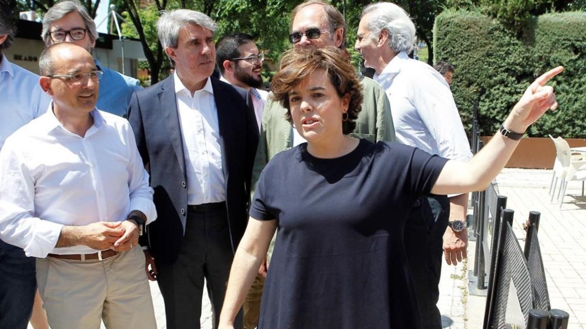 Soraya Sáenz de Santamaría, este domingo en un acto con miliantes en Coslada (Madrid)