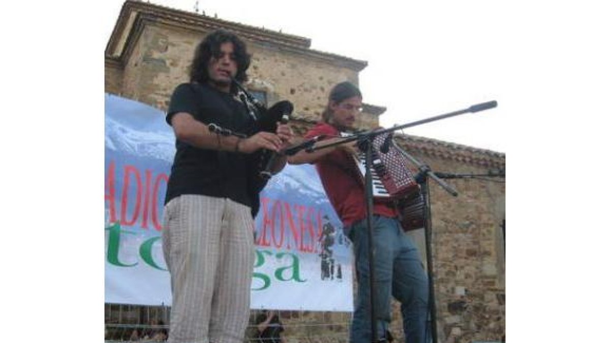 Varios miembros del grupo Sog, durante su participación en el Festival de Ortigueira.