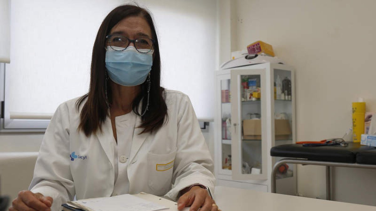 Montserrat Rodríguez es pediatra en Pinilla y vocal de la Sociedad de Pediatría de Atención Primaria de Castilla y León. FERNANDO OTERO