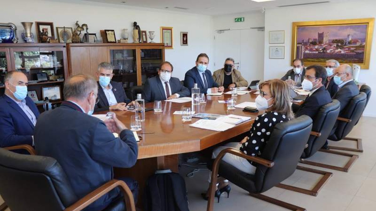 Un momento del encuentro celebrado en Bragança el pasado lunes. DL