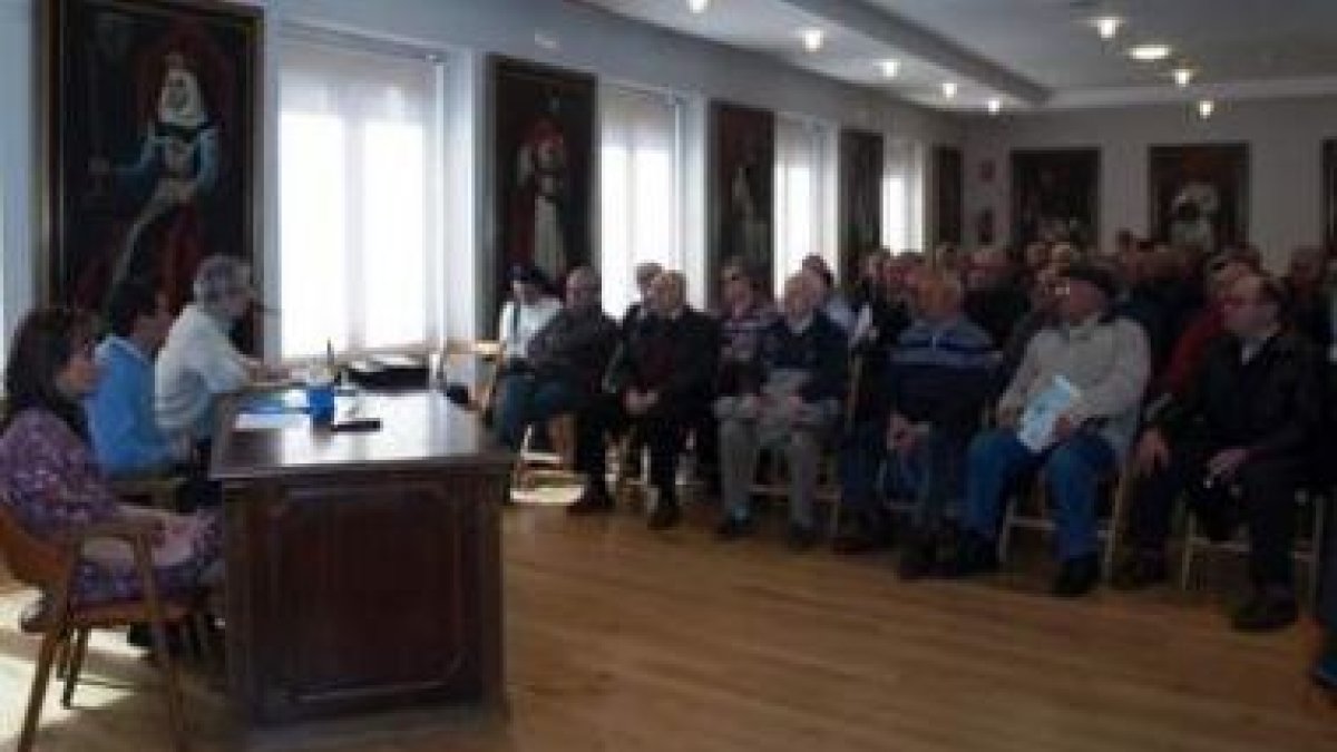 Un momento del sorteo, celebrado en el Ayuntamiento de San Marcelo.