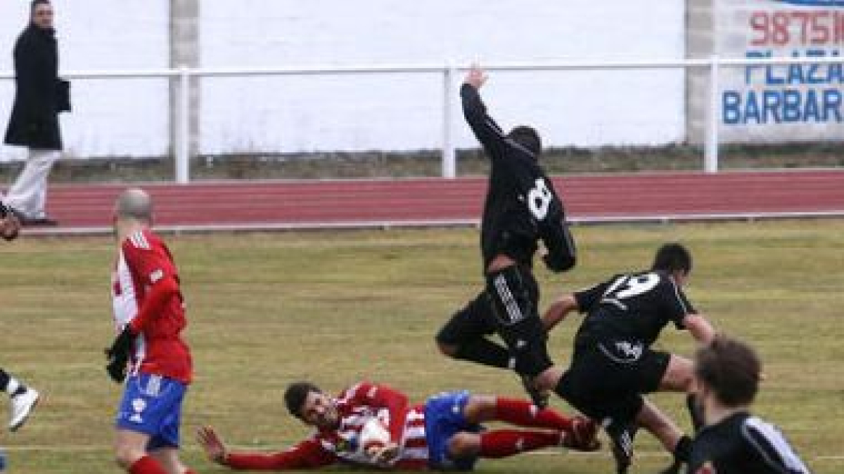 El equipo rojiblanco no encontró rival en el Aguilar palentino.