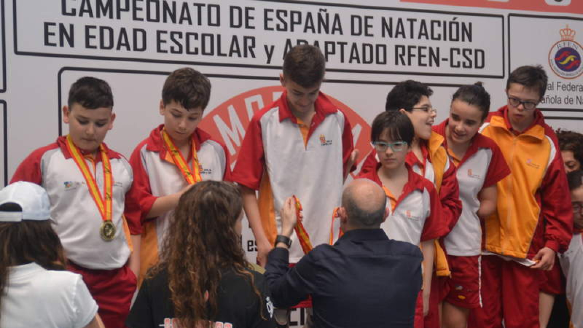 David Cubillas, a la izquierda, subió al podio en el Nacional. DL