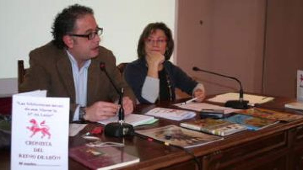 El vicealcalde, Javier Chamorro, junto a la concejala de Cultura, Evelia Fernández.