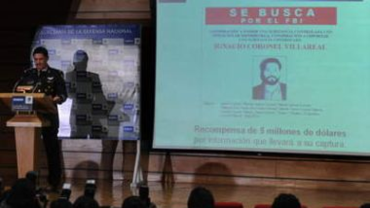 El general del Ejército mexicano comunica en rueda de prensa la muerte de Coronel.