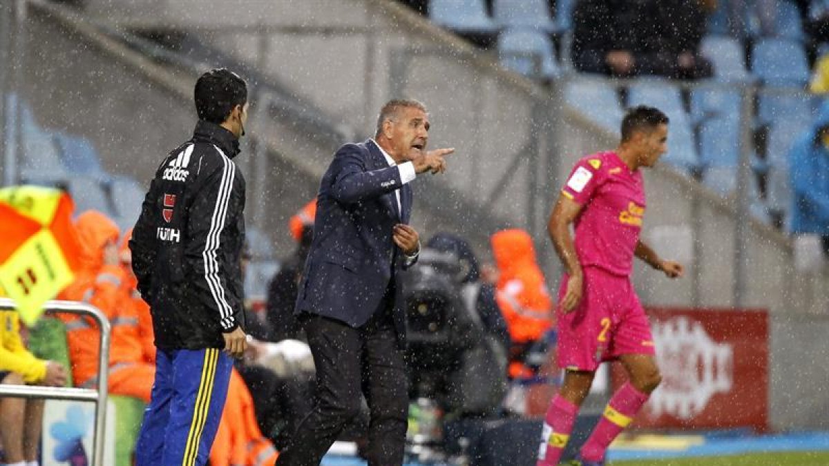 Paco Herrera dirigiendo su último partido en Getafe