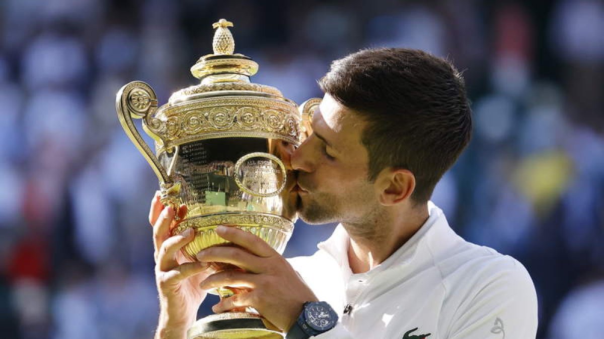 Novak Djokovic entra de nuevo en la carrera por ser el mejor de la historia con otro Wimbledon. T. A.