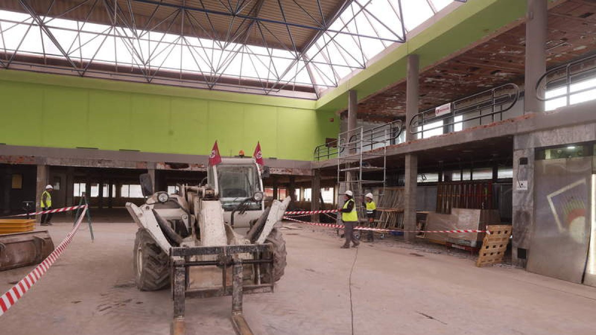 Aspecto de la reforma interior que se acomete en la estación de autobuses de León. RAMIRO