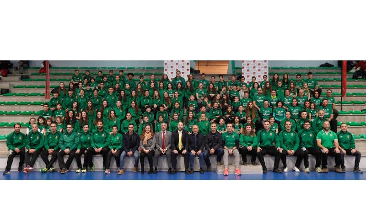 El ULE Sprint Atletismo León se presentó en el Pabellón Hansi Rodríguez con el objetivo de ascender a la máxima categoría nacional por clubes.