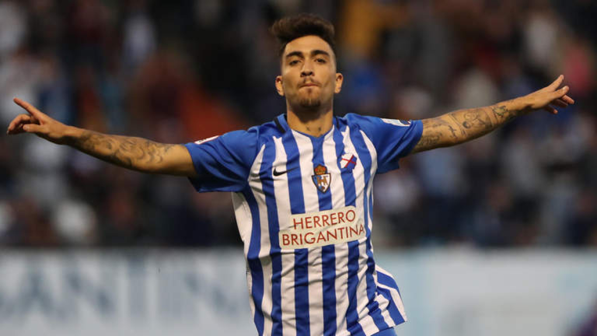 Lozano redondeó la victoria de la SD Ponferradina frente al Inter de Madrid en El Toralín. L. DE LA MATA