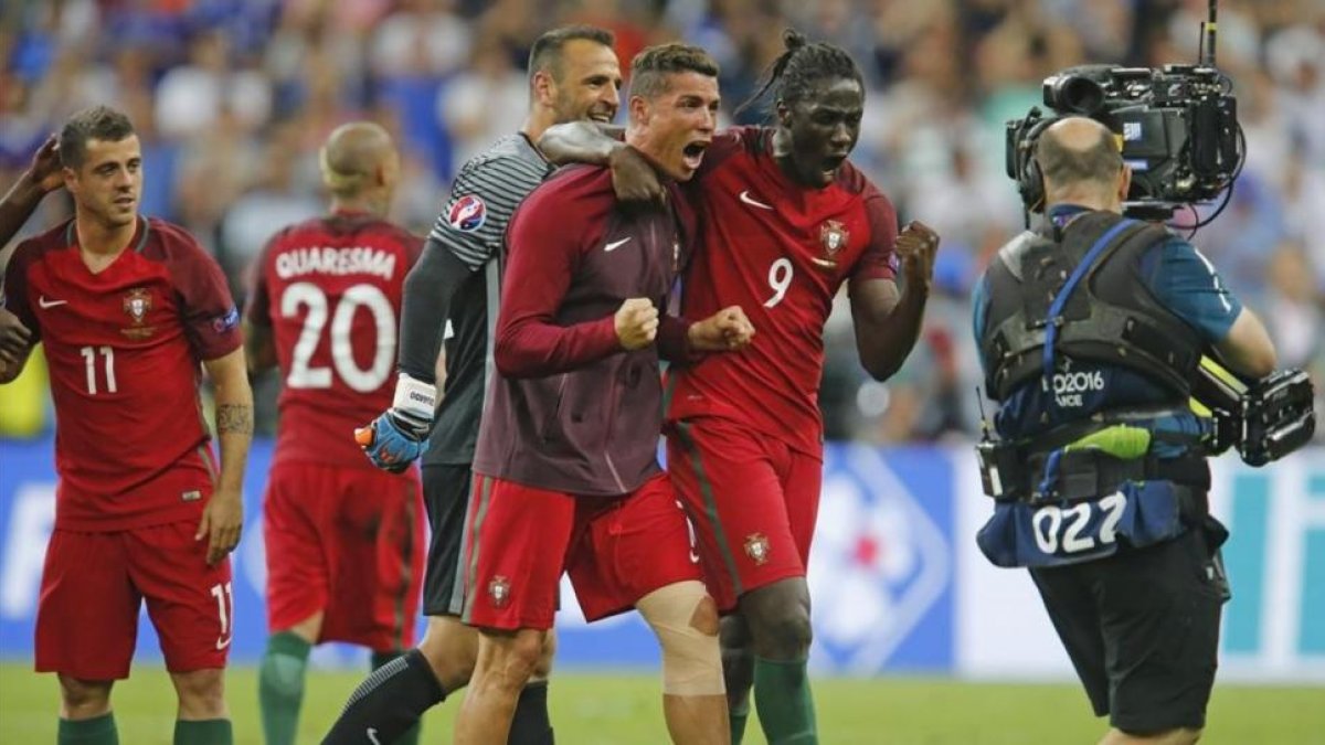 Cristiano y Eder, en la final de la Eurocopa.