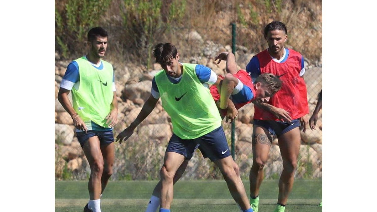 La Deportiva afronta su último amistoso antes del inicio de la competición liguera. L. DE LA MATA
