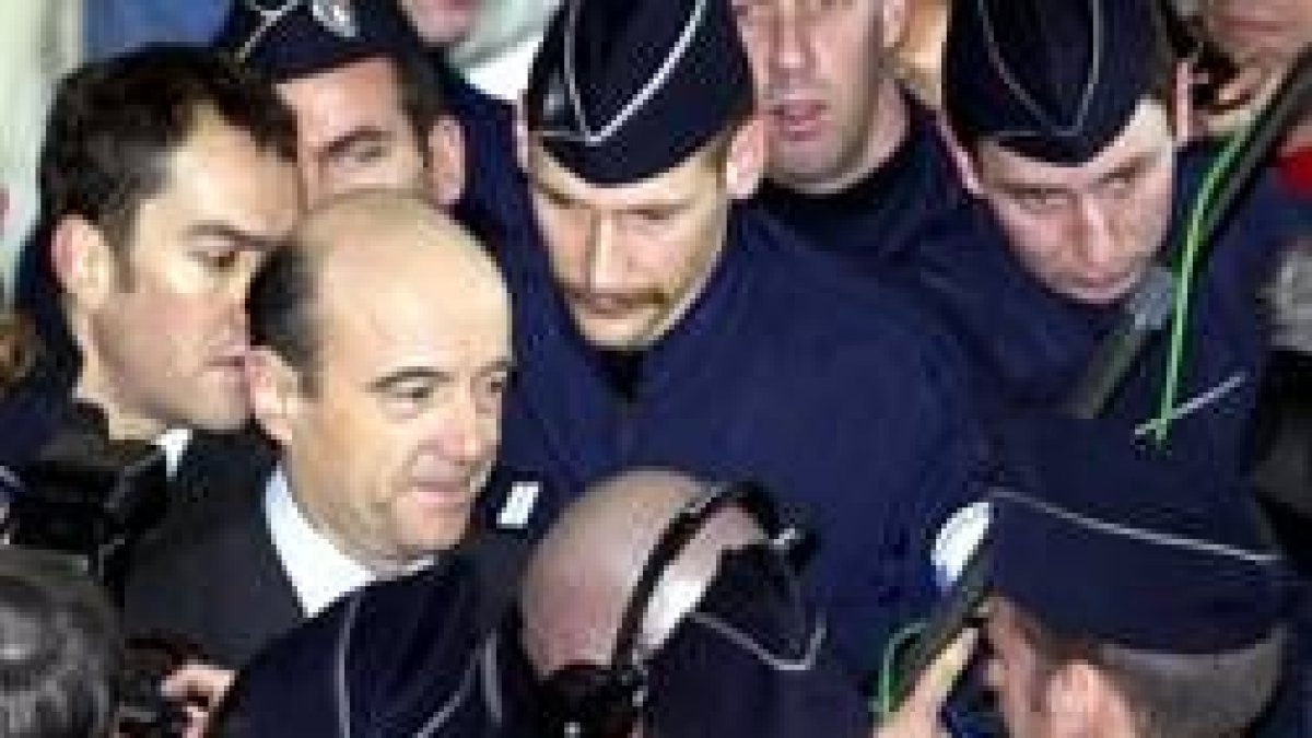 El ex primer ministro Alain Juppé, a su salida del tribunal de Nanterre