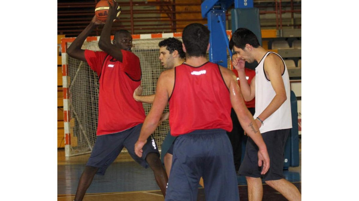 La llegada de Prosper ha reforzado el juego interior leonés.