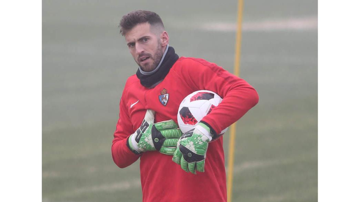 Manu García retornó al marco deportivista el pasado domingo tras dos meses de su última participación. L. DE LA MATA