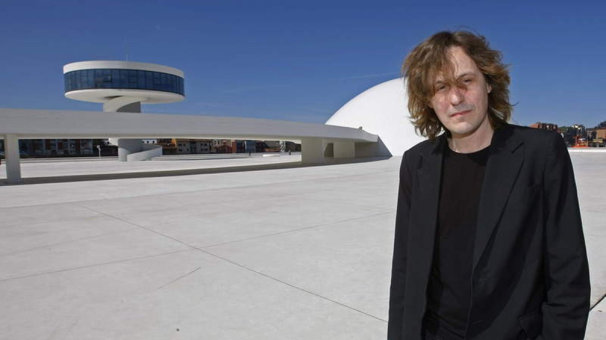 El gijonés Nacho Vegas regresa a la actualidad musical en formato audiovisual. ALBERTO MORANTE