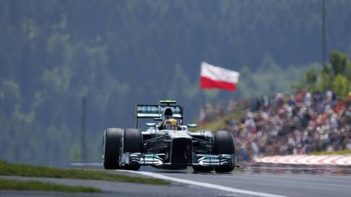 El piloto de Mercedes Lewis Hamilton durante la sesión de calificación del Gran Premio de F1 en Nurburgring.