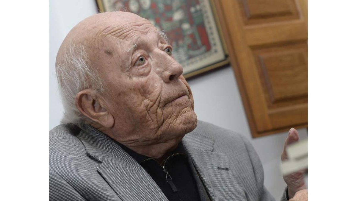 Imagen del escritor castellano José Jiménez Lozano