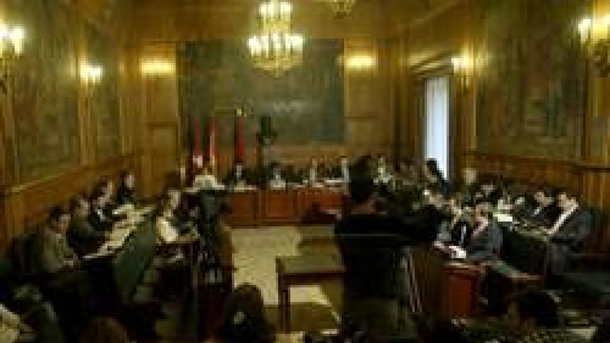 La Diputación acordó ayer reclamar al Gobierno la supresión de peajes