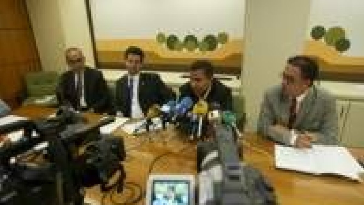 De Francisco, Herrero Rubinat, Joaquín Otero y Javier Chamorro en la exposición de la iniciativa