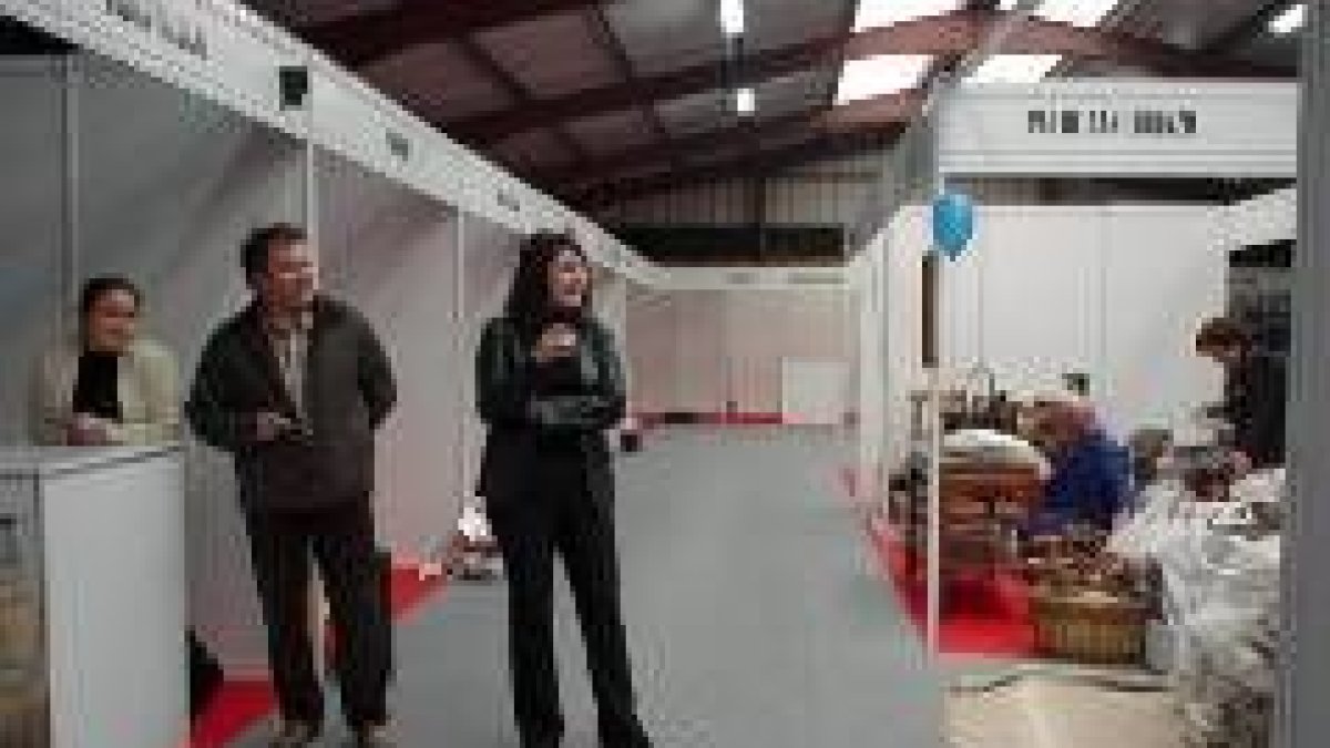 Los comerciantes recogían ayer los puestos de promoción de ExpoLaciana 2003