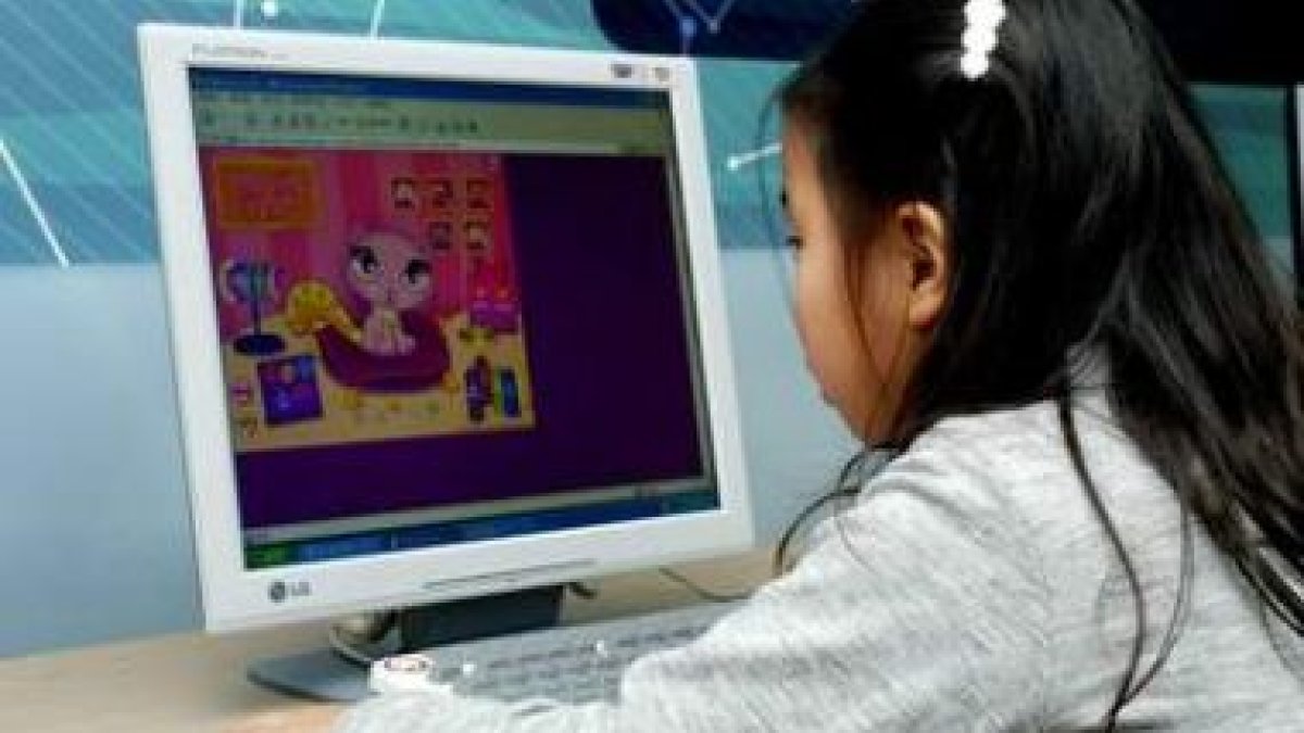 El mundo virtual ofrece formación, pero tiene también peligros