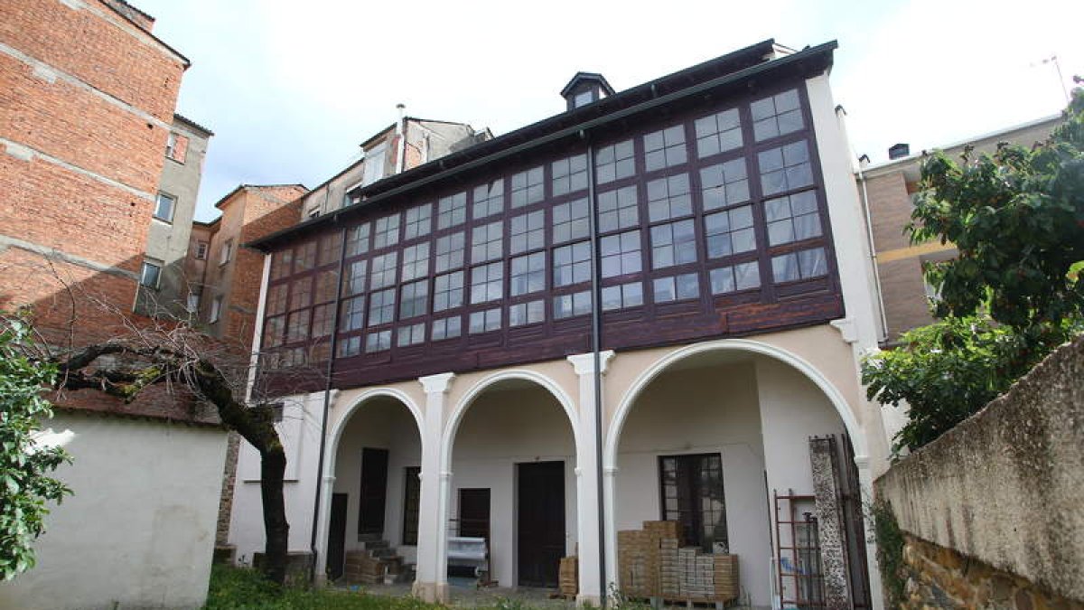 Galería y arcos de la trasera del Edificio Villarejo. L. DE LA MATA