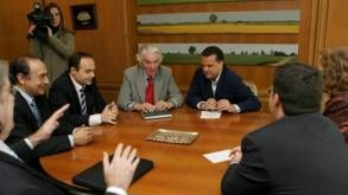 El alcalde se reunió con los integrantes de Jesús Divino Obrero