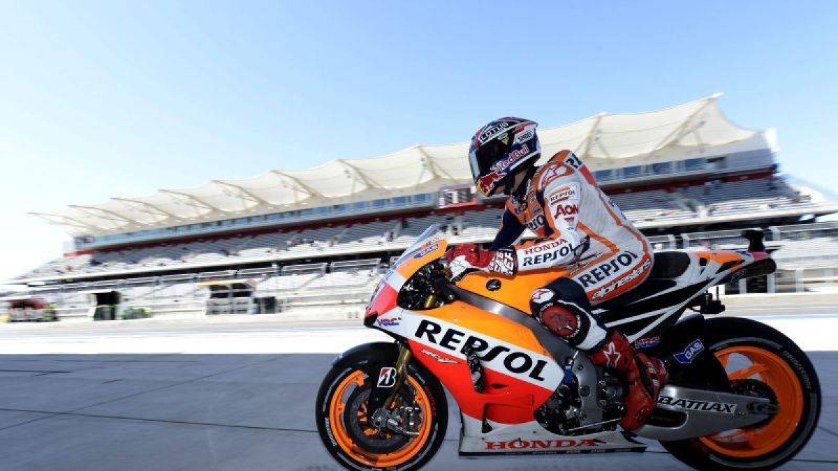 El piloto español Marc Márquez de Repsol Honda durante la primera sesión de entrenamientos libres celebrados en el denominado circuito de las Américas.